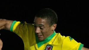 Shrimpers look at Noble