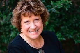 Lynette Austin's Instagram, Twitter & Facebook