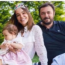 Selim selimoğlu kaç doğumlu soruları yanıtını arıyor. Bengu Selim Selimoglu Cifti Magazinin Elli Tonu Facebook