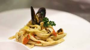 Then, add the tumeric powder and mix again. Ricette Cult Come Fare I Veri Scialatielli Con Frutti Di Mare O Sugo Di Carne