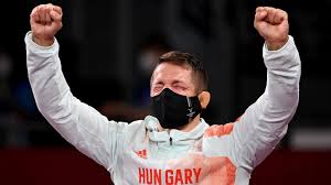 Úgy kezdődött, hogy összefejeltek az elején, a 22 éves kirgiz. E B8dtnd9ypabm