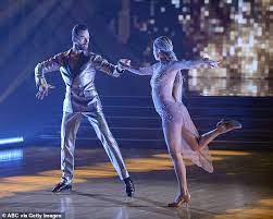 Dwts Kaitlyn Bristowe And Johnny Weir Both Earn Perfect Scores Johnny Weir Kaitlyn Bristowe Dancing With The Stars