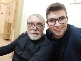Antonino frassica 70 anni, 11 dicembre 1950 (sagittario), messina (italia) dettagli biografia | carica un'altra frase celebre di nino frassica. Attore Cefaludese In Duetto Con Nino Frassica Cefaluweb Com News Madonie Notiziecefaluweb Com News Madonie Notizie