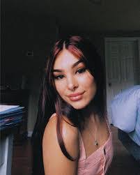 Laurel Wallace's Instagram, Twitter & Facebook