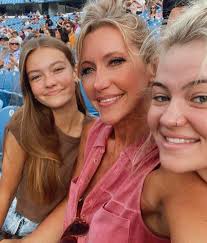 My greatest blessings call me Mom ❤️ I hope you're sharing this special day  with the ones you love. Happy, healthy Thanksgiving 🦃 #50andstillflexing  #ageisjustanumber #sothankful #bicepgirl #thanksgiving2022 #fitover40  #girlswholift #bodybeast4women ...