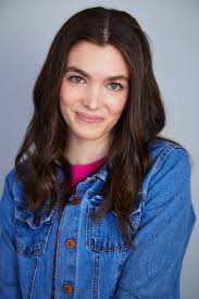 Elizabeth Hunter's Instagram, Twitter & Facebook