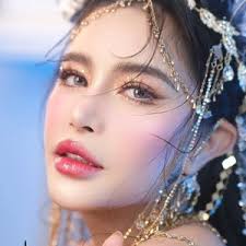 Daisy Kang (@daisykang_)