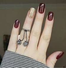 Las pegatinas tambien son una opción mas rapida y sencilla que el pintar cada diseño aunque no quede tan profesional se utiliza mucho si no tienes experiencia. 120 Ideas De Unas Vinotinto Decoradas Manicura De Unas Unas Vinotinto Decoradas Unas Manos Y Pies