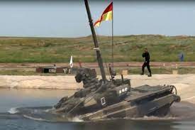Maybe you would like to learn more about one of these? Tank T 90 Rusia Bermanuver Menyelam 5 Meter Di Bawah Air