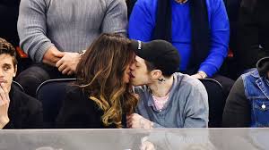 59 333 tykkäystä · 1 882 puhuu tästä. Pete Davidson S Tongue Has Moved On Vanity Fair