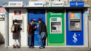 Fragen sie vor dem auslandsaufenthalt bei ihrer bank nach kooperationspartnern im reiseland. Vorsicht Abzocke Die Teure Euro Falle Beim Geldabheben Im Ausland Stern De