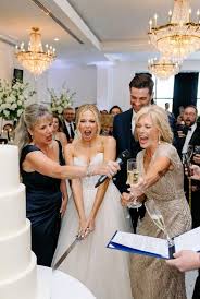 Before getting married, my mom forced me to put my two-million-dollar  apartment in her name. She told me: “Don't say anything to Jason or his  family.” I thought she was crazy. Until