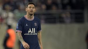Los mejores momentos del debut de lionel messi en la ligue 1 de francia psg's lionel messi arrives during players presentation before the french league one soccer match. 5mla Mug20i12m