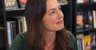 Stacey McEwan: Queensland teacher turned author says she was told to come  back to the classroom 'or quit' teaching for good