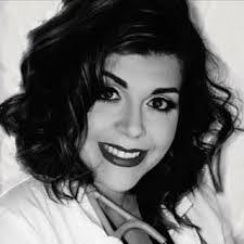 Michelle Niles's Instagram, Twitter & Facebook