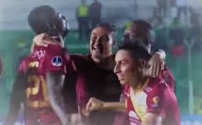 Águilas doradas is a professional colombian football team based in rionegro that currently plays in the categoría primera a. Rionegro Aguilas Doradas Luz Por Fuera Oscuridad En La Casa Orientese Co