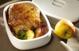 Ajouter l'huile en un mince filet en fouettant continuellement jusqu'à ce que la texture soit crémeuse et homogène. La Poitrine Ou Lard Pour Plusieurs Recettes