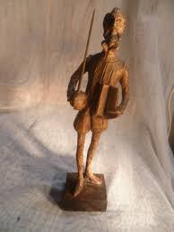 Euro 54 30 Galerie Ouro Artesania In Spanien Hier Don Quijote Mit Einem Buch Zur Rechten Und Links Seinen Degen In 2020 Buddha Statue Statue Buddha