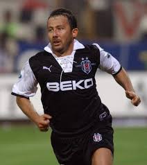 Kartal yuvası adidas beşiktaş kırmızı deplasman forması, bir sezonluk aranın ardından sahalara geri dönen kırmızı renkteki beşiktaş forması, adidas'ın tango konseptinde üretildi. Koc Grubu Ndan Besiktas A Sponsorluk Teklif