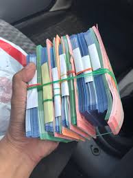 Pada hari raya kita yang dewasa, sudah berkerja dan sudah berkahwin, biasanya akan memberikan wang duit raya kepada budak budak betul? Bki On Twitter Suda Tukar Duit Raya