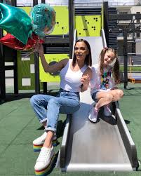 Andreea antonescu is an actress, known for a night with little richard (2013), friendzone (2014) and andré: Andreea Antonescu La MulÈ›i Ani Copilului Perfect Din ViaÈ›a Mea Sienna Spak La MulÈ›i Ani Copiilor Din Noi Andreeaantonescu Staysafe Artist Singer Musician Music Love Life Goodvibes Child Children Kids Family