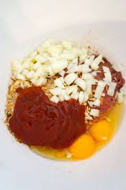 Heinz Chili Sauce Diced Onions Eggs Lipton Onion Soup Mix And Ground Beef In A Mixing Bowl Food Meatloaf Meatloaf Muffins