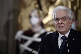 23 sein vater carlo, gebürtig aus padua, war seit 1922 für die italienische zentralbank tätig und wechselte zunächst zur istituto per la ricostruzione industriale (iri) und dann zur banca nazionale del lavoro (bnl). Mario Draghi For Pm Italy S President Intervenes After Government Crisis Talks Fail The Local
