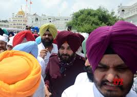 Amid standoff with Punjab CM, Sidhu shows solidarity, strength