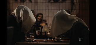Ortolan hunting was banned in france in 1999, but the law was poorly enforced and it is thought that up to 50,000 ortolans were killed each year. Rachid L Instit On Twitter Je Decouvre Grace A Successionhbo Cette Tradition Bourgeoise De Manger De L Ortolan Avec Une Serviette Sur La Tete Pour Dissimuler Sa Honte Et Mieux Savourer Les Aromes