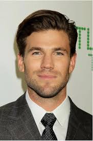 Austin Stowell's Instagram, Twitter & Facebook