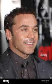 LOS ANGELES, CA. April 05, 2007: "Entourage" star Jeremy Piven at the  season premiere of "Entourage" at the Cinerama Dome, Hollywood. © 2007 Paul  Smith