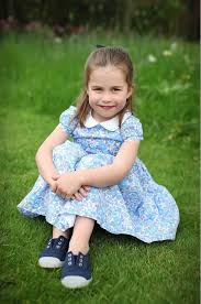 Jun 07, 2021 · immerhin sei die queen als kind von ihrem vater könig georg vi., †55, ihrer mutter queen elizabeth, †101, und ihrer schwester prinzessin margaret, †71, liebevoll lilibet genannt worden. Prinzessin Charlotte Neue Fotos Zum Geburtstag