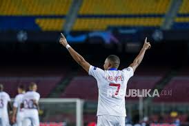 Check out if kylian mbappe or cristiano ronaldo is over all more valuable for the team. Pochettino Percaya Mbappe Bisa Sesukses Messi Dan Ronaldo Republika Online