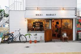 Maxi Market Sometimes I Want To Live In A Small Beach Town And Run A Little Shop Like This One Cafe Design Design Store Fronts