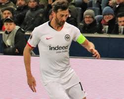Kariyer istatistikleri (forma giydiği maç, gol, kartlar) ve transfer geçmişi. Frankfurt Veteran David Abraham Bids Farewell