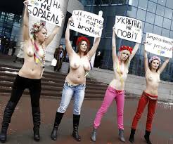 بزاز بنات فيمين عارية مثيرة (10 صور) - الفن والجمال