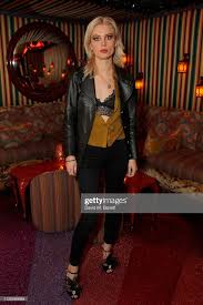 Hypeauditor report on ellieciararowsell instagram account of ellie rowsell: Ellie Rowsell S Feet Wikifeet