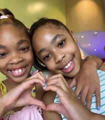 Folks robbed me and ain't use a gun or a mask… stole my heart and my whole  damn face 🤦🏾‍♂️🤦🏾‍♂️🤦🏾‍♂️🤦🏾‍♂️