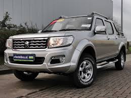 Sustantivo de género exclusivamente femenino, que lleva los artículos la o una en singular, y las o unas en plural. Peugeot Pick Up Dc 2 5l Kleyn Vans