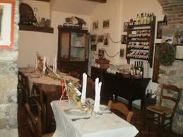 I nostri mobili sono costruiti con legno robusto e con tutta la nostra cura ed esperienza per darti un mobile su misura e secondo le tue necessità. Particolari Dell Arredamento Stile Arte Povera Originali D Epoca Foto Di Agriturismo Aspettando Il Sole Orco Feglino Tripadvisor
