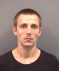 Man wanted after deputies say he stabbed his girlfriend