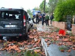 Hortumun zarar verdiği bölgede bazı elektrik nakil hatları da zarar görünce, bölgede. Ayvalik Ta Hortum Agaclari Devirdi