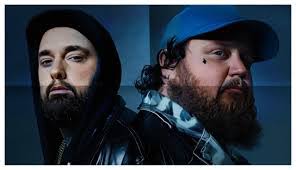 Courtney Lapage's Instagram, Twitter & Facebook