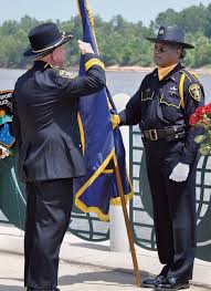 May010Lawman:Layout 1.qxd