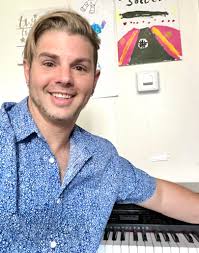 Think you cant sing? Lacking confidence when public speaking? Love group  singing? Need to improve your breathing? Difficulty releasing stress and  tension? Come and join us for a day of Qigong and