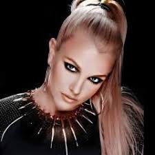 Marilyn Monroe asking a dj to play Britney's Gimme More