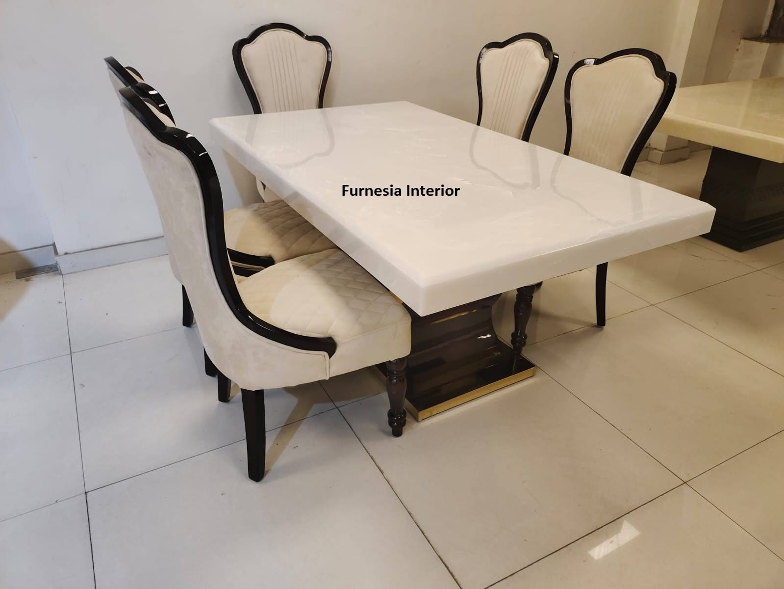 Luxury Onyx Top Dining table