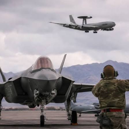 Os EUA perderam 42 aeronaves e nem todas eram aviões de combate na guerra  contra o Irã As 42 aeronaves perdidas pelos EUA na guerra contra o Irã  começaram a chamar atenção