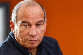 Met opmerkelijke artikelen, meer achtergrond en toelichtingen. Maurice De Hond Rust Niet Ook Niet Na Veroordeling Voor Smaad Deventer Moordzaak Destentor Nl