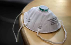 Ein ventil erleichtert das ausatmen, filtert aber nicht die ausgeatmete luft. Coronavirus Razzien Bei Amazon Und Ebay Wegen Uberteuerten Atemschutzmasken